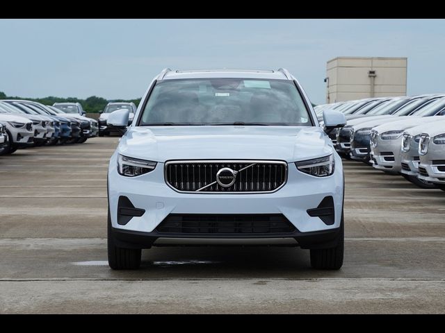 2025 Volvo XC40 Core Bright Theme