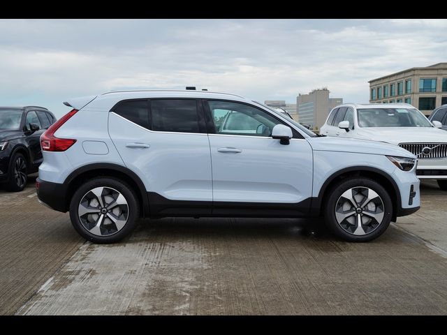 2025 Volvo XC40 Core Bright Theme