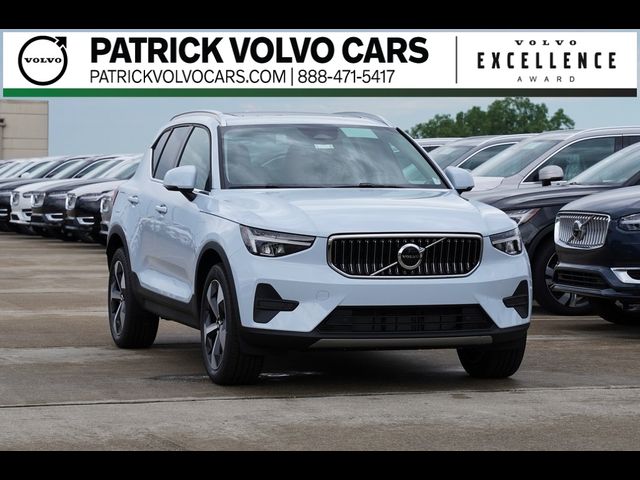 2025 Volvo XC40 Core Bright Theme