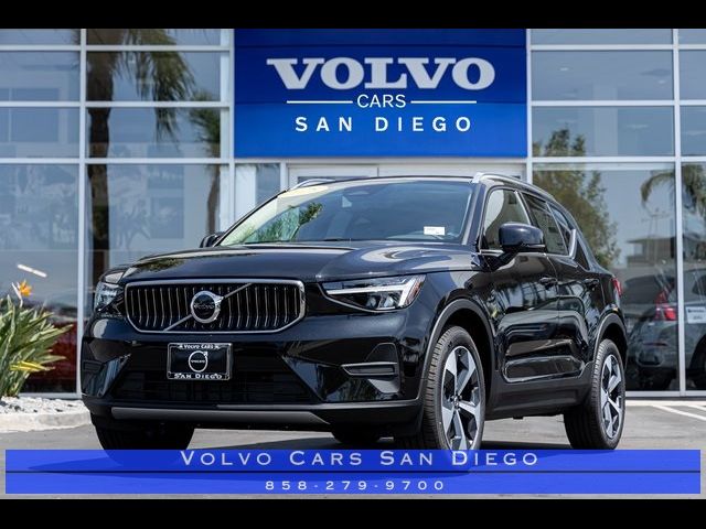 2025 Volvo XC40 Core Bright Theme