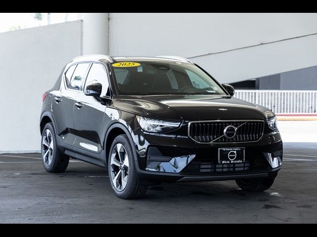 2025 Volvo XC40 Core Bright Theme