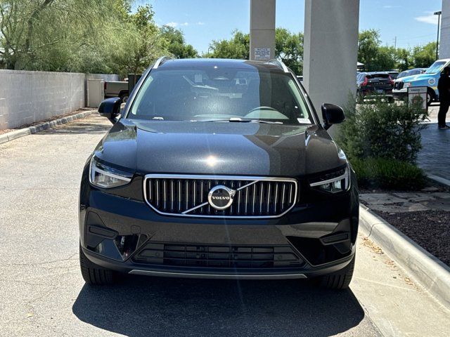 2025 Volvo XC40 Core Bright Theme