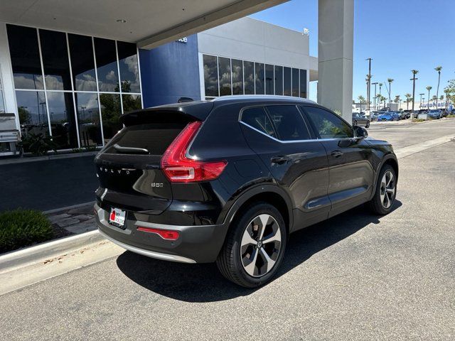 2025 Volvo XC40 Core Bright Theme