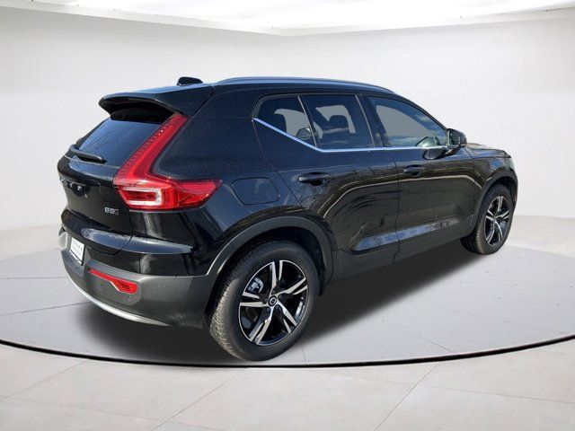 2025 Volvo XC40 Core Bright Theme