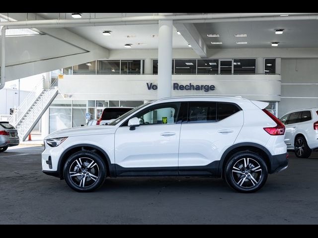 2025 Volvo XC40 Core Bright Theme