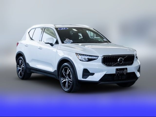 2025 Volvo XC40 Core Bright Theme