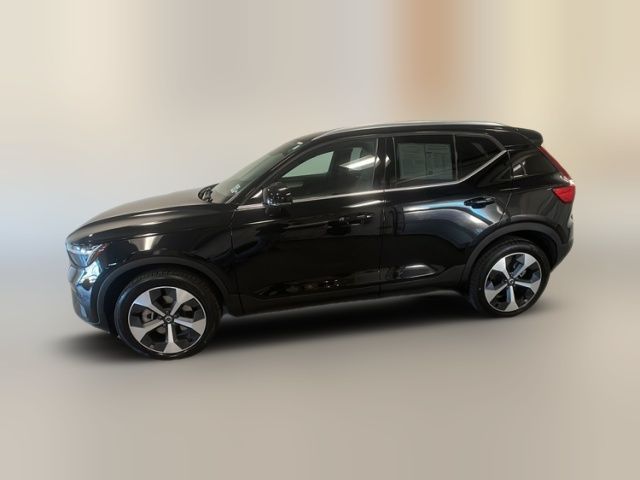 2025 Volvo XC40 Core Bright Theme