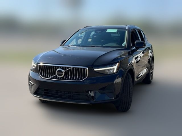 2025 Volvo XC40 Core Bright Theme