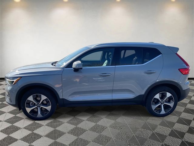 2025 Volvo XC40 Core Bright Theme