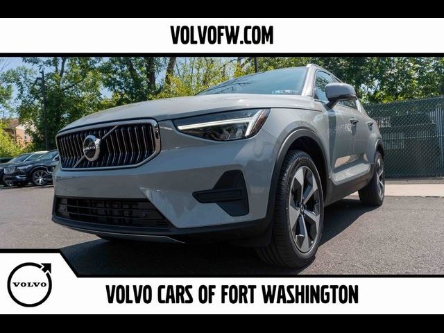 2025 Volvo XC40 Core Bright Theme