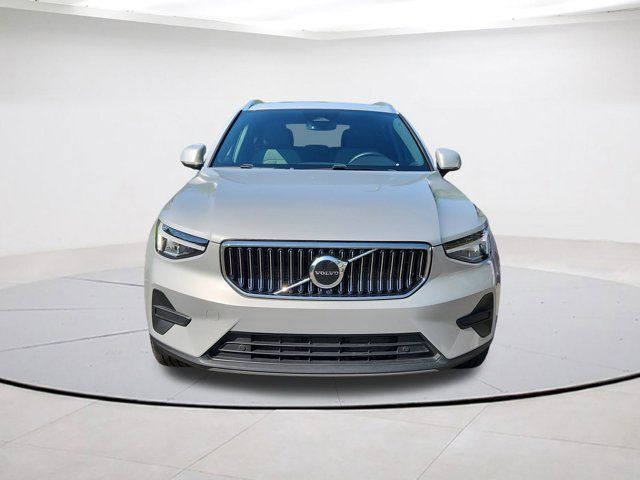 2025 Volvo XC40 Core Bright Theme