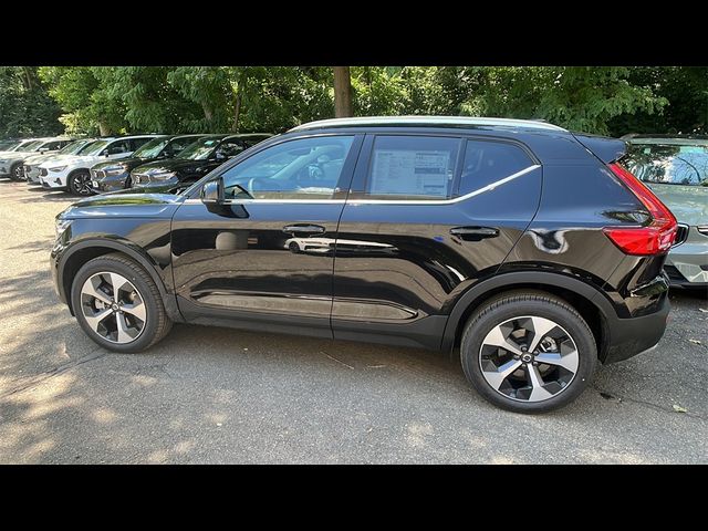 2025 Volvo XC40 Core Bright Theme