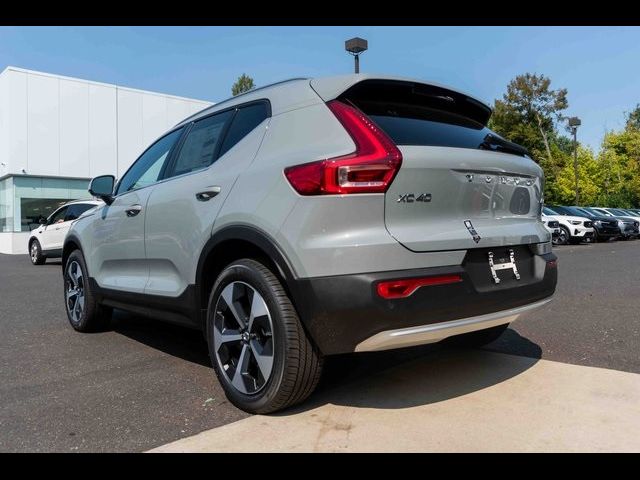 2025 Volvo XC40 Core Bright Theme