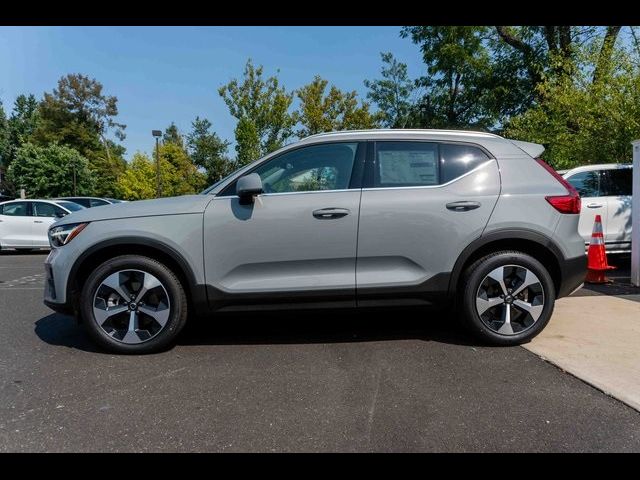 2025 Volvo XC40 Core Bright Theme