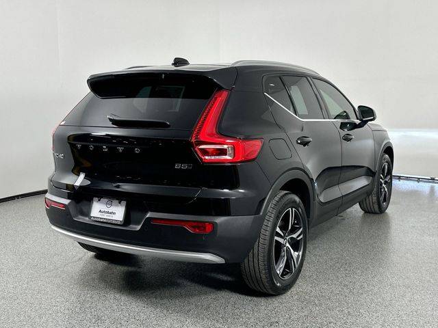 2025 Volvo XC40 Core Bright Theme