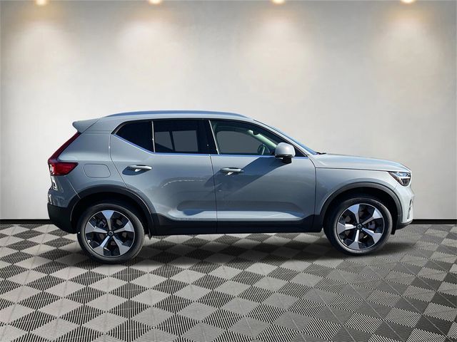 2025 Volvo XC40 Core Bright Theme