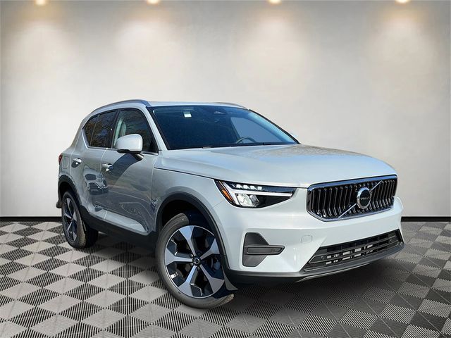 2025 Volvo XC40 Core Bright Theme