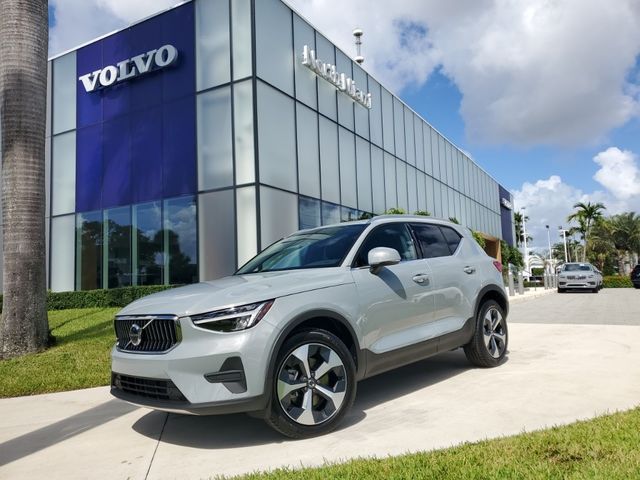 2025 Volvo XC40 Core Bright Theme