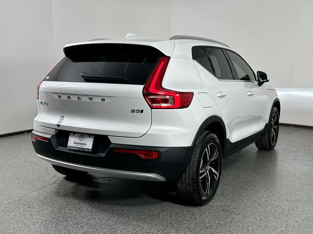 2025 Volvo XC40 Core Bright Theme