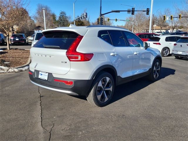 2025 Volvo XC40 Core Bright Theme