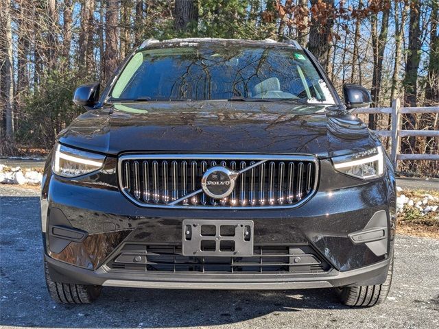 2025 Volvo XC40 Core Bright Theme