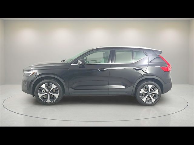 2025 Volvo XC40 Core Bright Theme