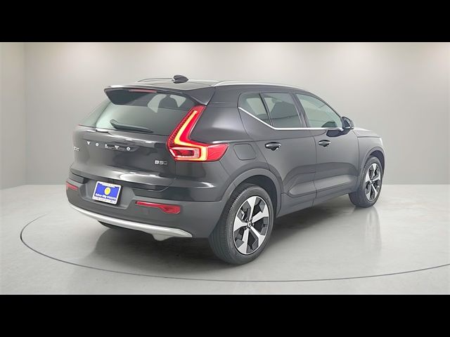 2025 Volvo XC40 Core Bright Theme