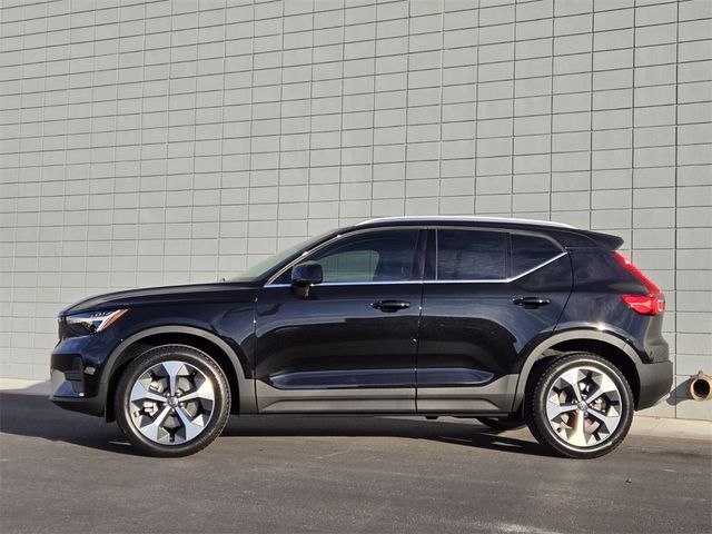 2025 Volvo XC40 Core Bright Theme