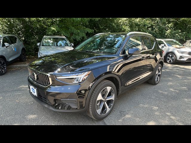 2025 Volvo XC40 Core Bright Theme