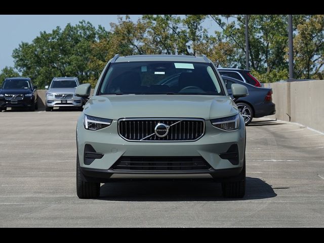 2025 Volvo XC40 Core Bright Theme