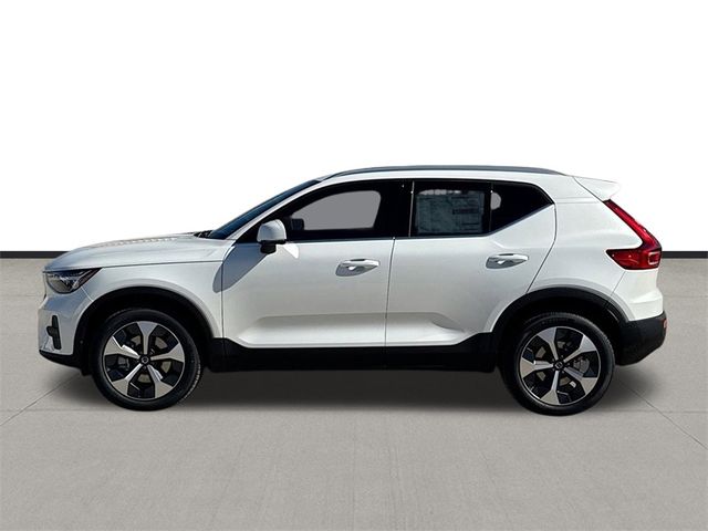 2025 Volvo XC40 Core Bright Theme