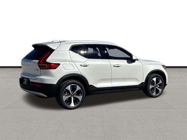 2025 Volvo XC40 Core Bright Theme