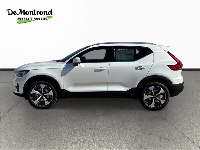 2025 Volvo XC40 Core Bright Theme