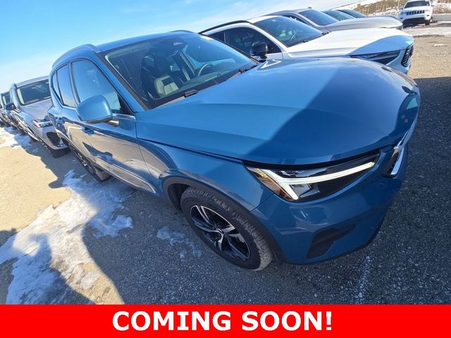 2025 Volvo XC40 Core Bright Theme