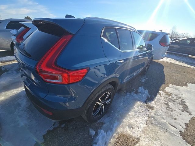 2025 Volvo XC40 Core Bright Theme