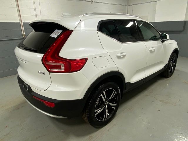 2025 Volvo XC40 Core Bright Theme