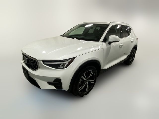 2025 Volvo XC40 Core Bright Theme