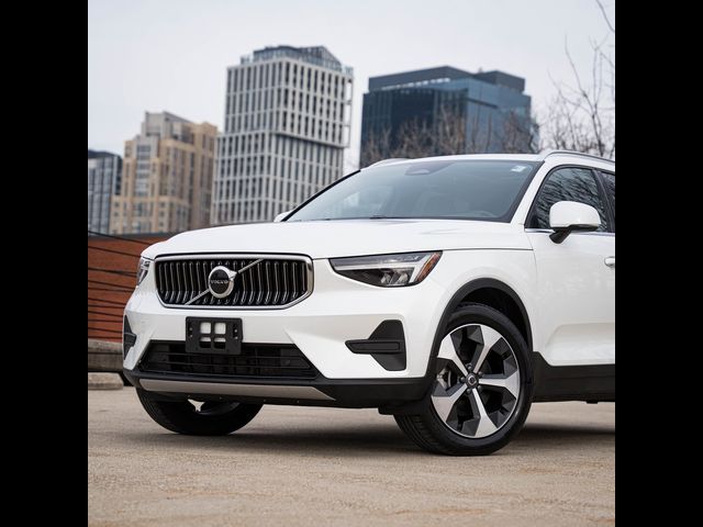 2025 Volvo XC40 Core Bright Theme
