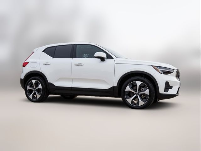 2025 Volvo XC40 Core Bright Theme