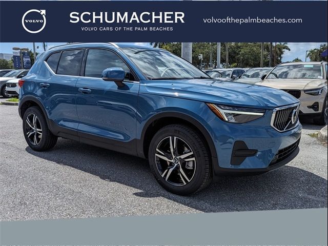 2025 Volvo XC40 Core Bright Theme