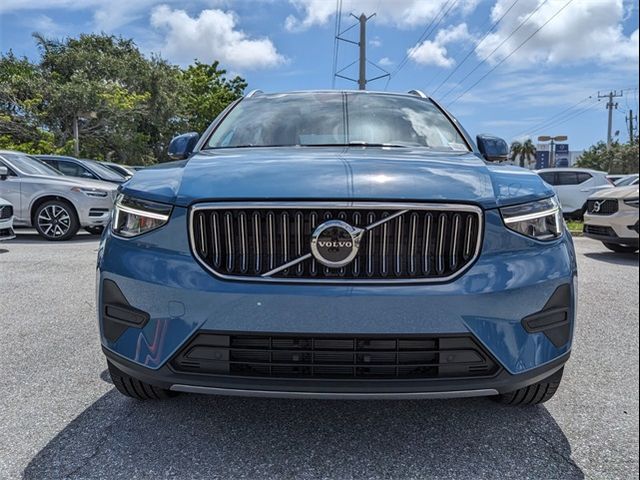 2025 Volvo XC40 Core Bright Theme