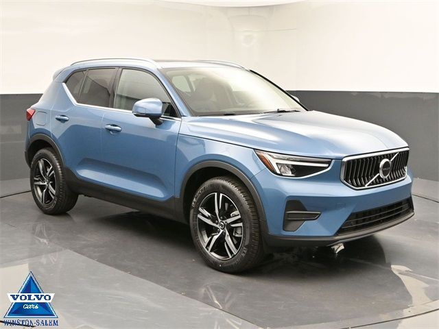 2025 Volvo XC40 Core Bright Theme