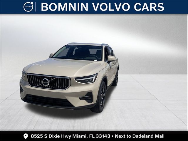 2025 Volvo XC40 Core Bright Theme