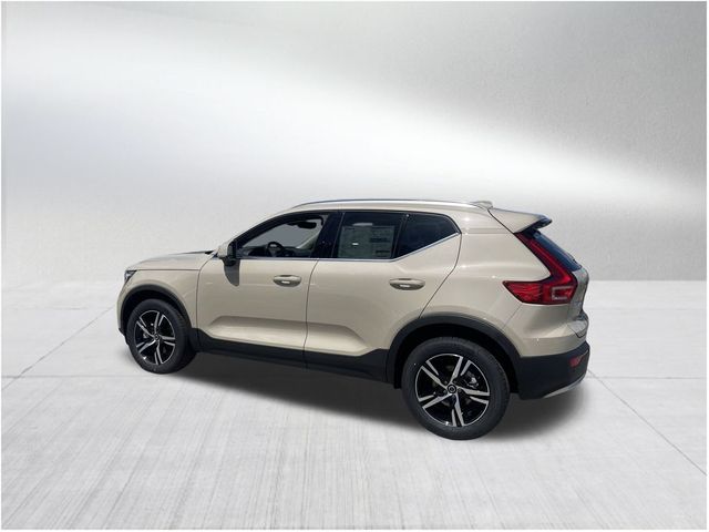 2025 Volvo XC40 Core Bright Theme