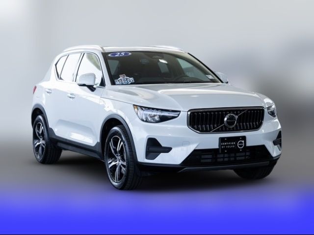 2025 Volvo XC40 Core Bright Theme