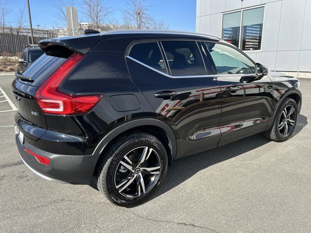 2025 Volvo XC40 Core Bright Theme