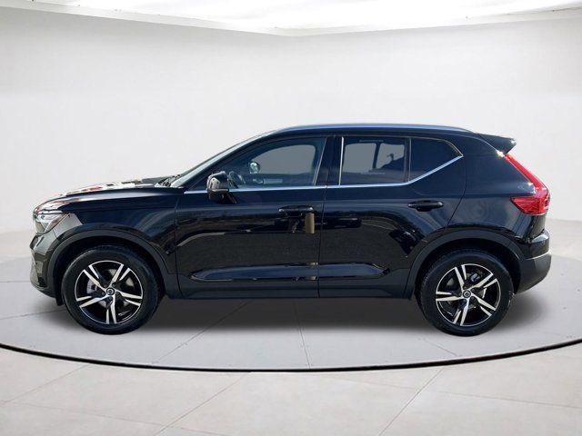 2025 Volvo XC40 Core Bright Theme
