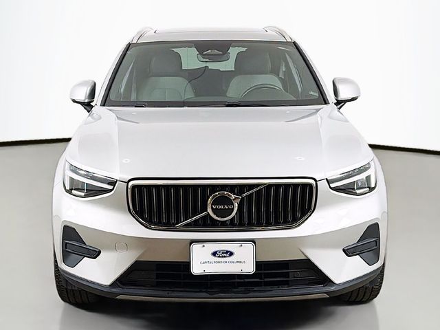 2025 Volvo XC40 Core Bright Theme