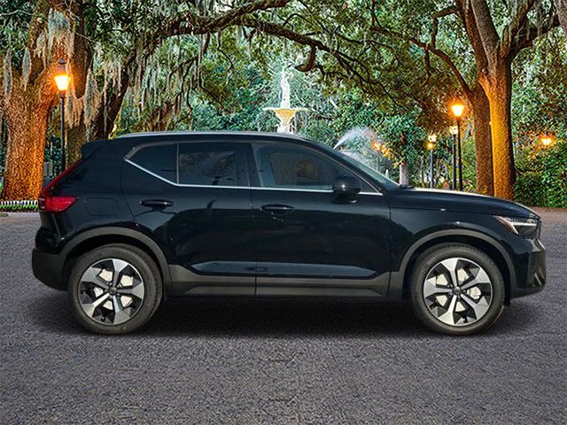 2025 Volvo XC40 Core Bright Theme