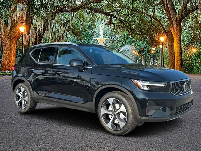 2025 Volvo XC40 Core Bright Theme